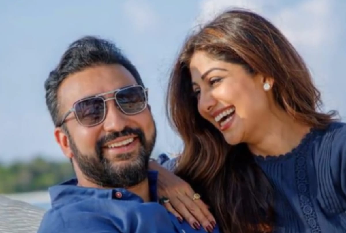 Shilpa Shetty Shares Romantic Picture with Raj Kundra with Glass wall between them