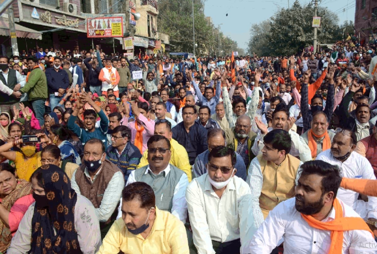 mangolpuri Rinku Sharma murder case vhp organized a tribute paid meeting at sanjay gandhi hospital