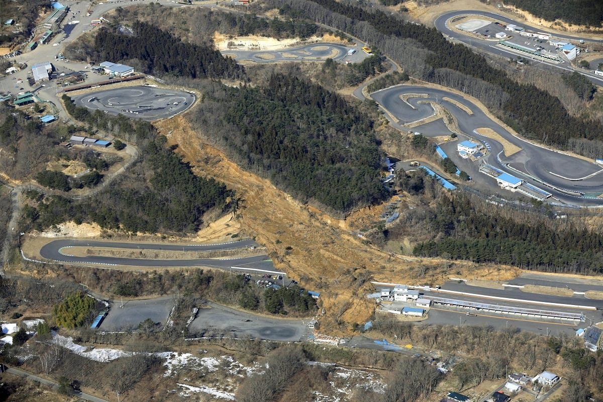 Landslide injured many people after earthquake in Japan bullet train service stopped