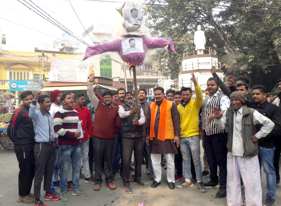 Mannequin burnt in protest against Rinku murder case