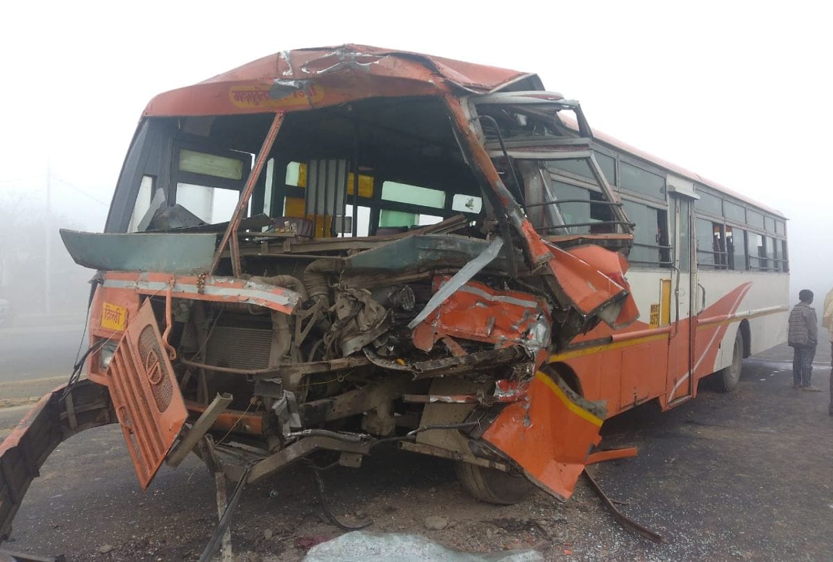 13 passengers injured after roadways bus collided with truck due to fog in mainpuri