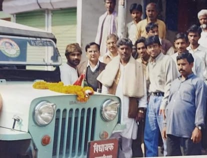 Samajwadi party leader and ex mla from Machilishahar Jwala Prasad passes away in jaunpur