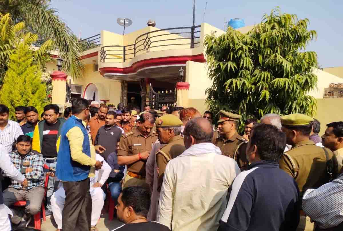 UP: Lawyer's suicide troubled by threat of block chief in Mahoba, angry mob jammed highway