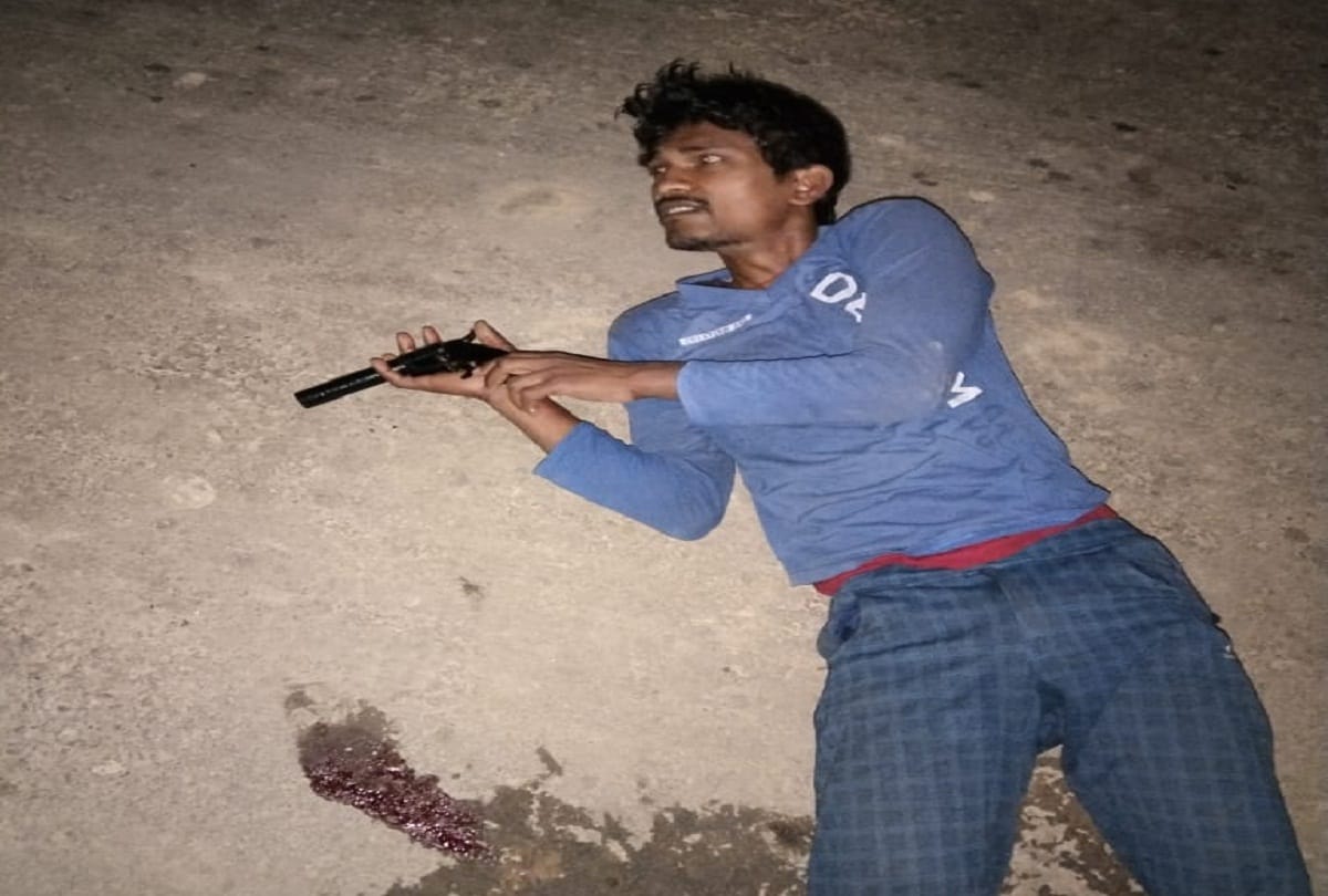 An encounter between a police and a miscreant in Shankargarh injured due to bullet injuries
