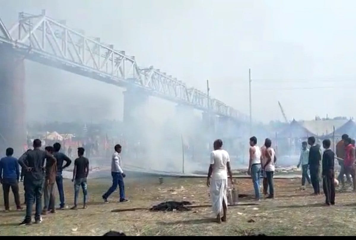 Over a dozen tents burnt to ashes, firemen on the spot in a massive fire in Magh Mela sector four