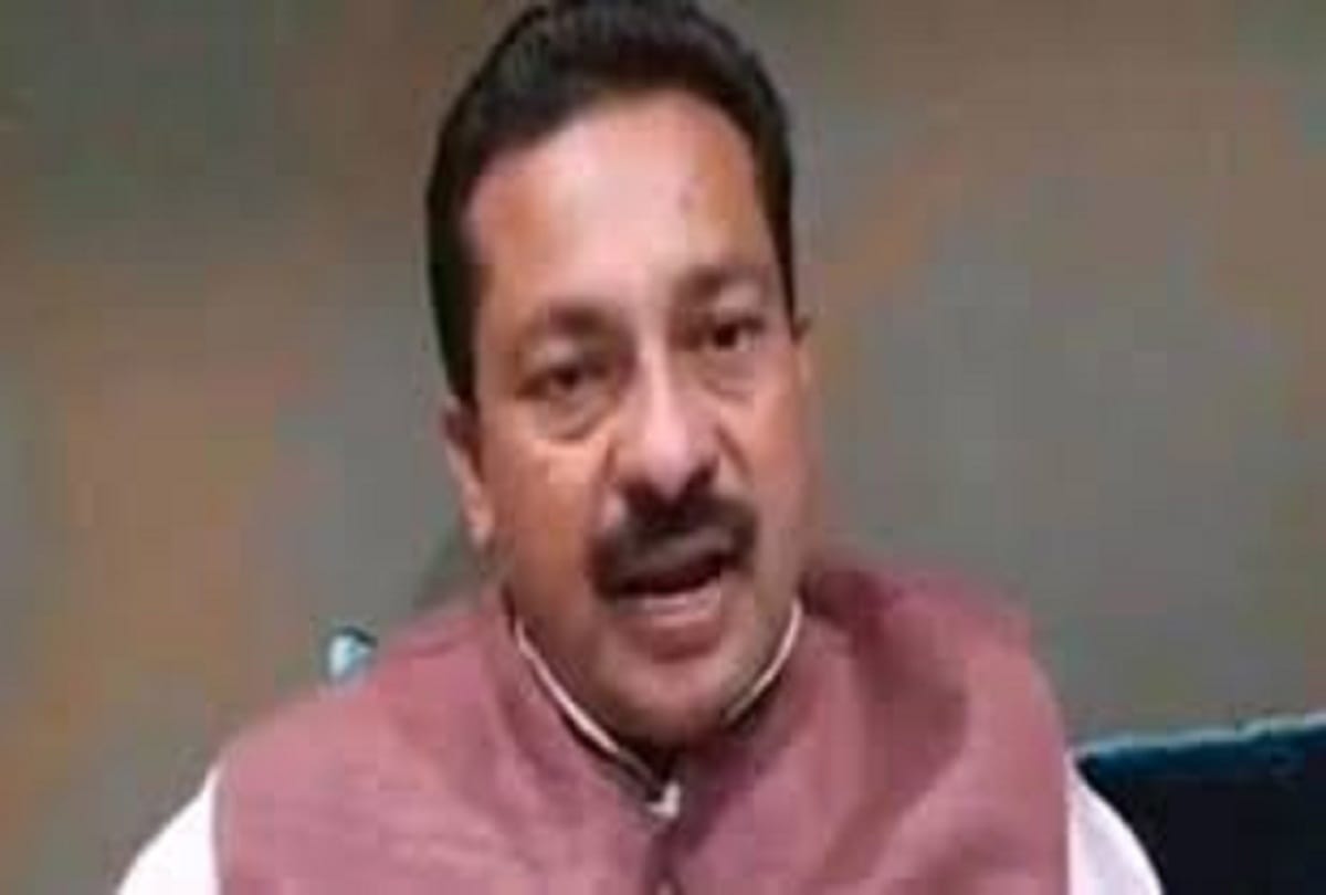 MLA Sanjay Gupta pushed off stage in business conference