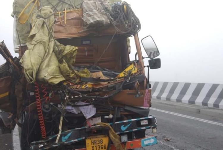 Five vehicles collided due to dense fog, Two died in Hoshiarpur