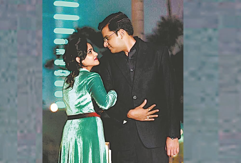 This is how couple of lucknow celebrationg valentine day.