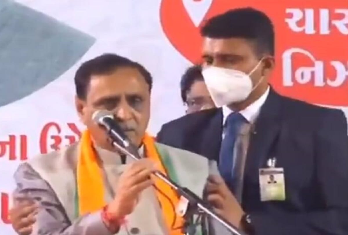 Gujarat CM Vijay Rupani Collapses On Stage