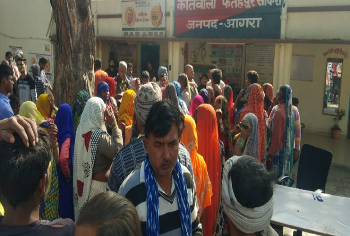 Agra news: communal tension in sikri after firing and stone pelting