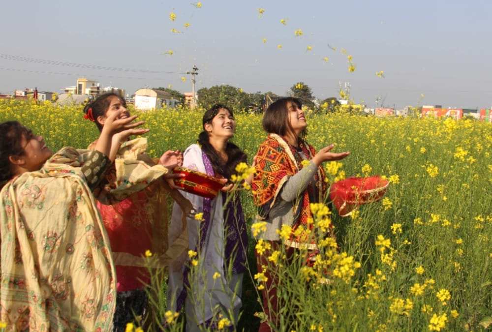 In the advertising era, the spring season is found lurking