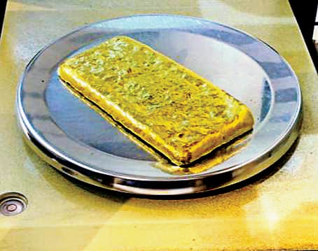Four smuggler arrested and three kg gold caught