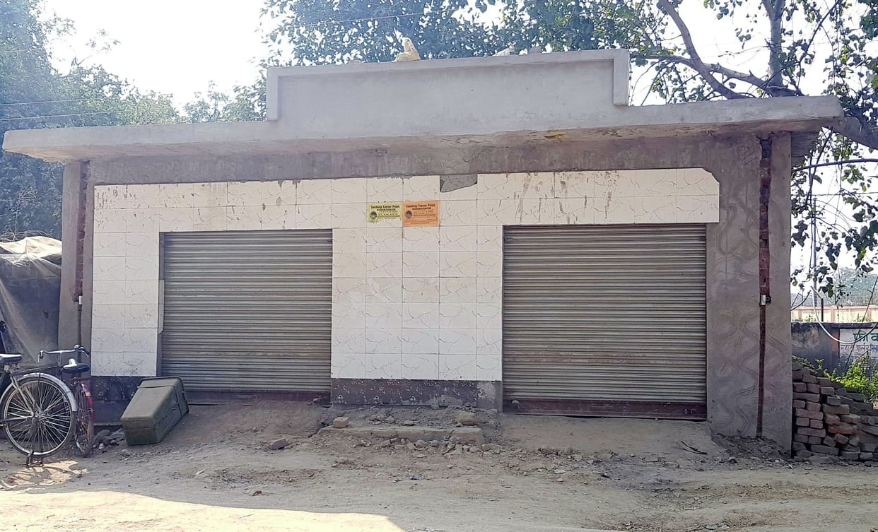 The construction of the public toilet of the municipality is incomplete