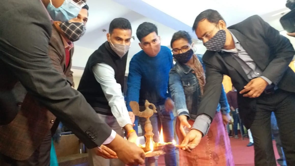 Abhyudaya yojna: IAS-IPS will take classes of competitive examinations Free classes start for students in varanasi