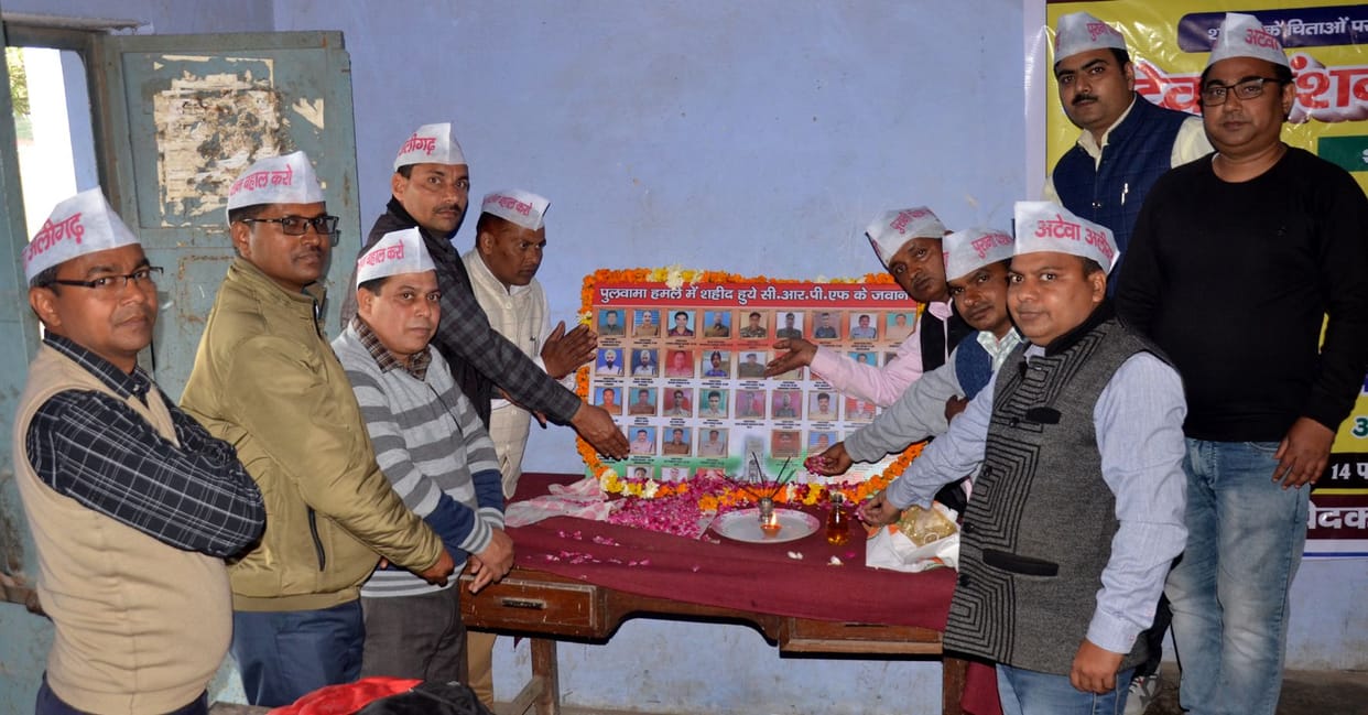 Aligarh: Tributes paid to martyrs of Pulwama attack by lighting candles