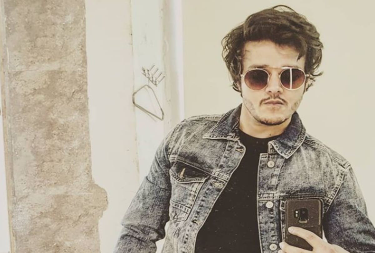 Corona positive actor Anirudh Dave admitted at ICU actor wife says needs prayers