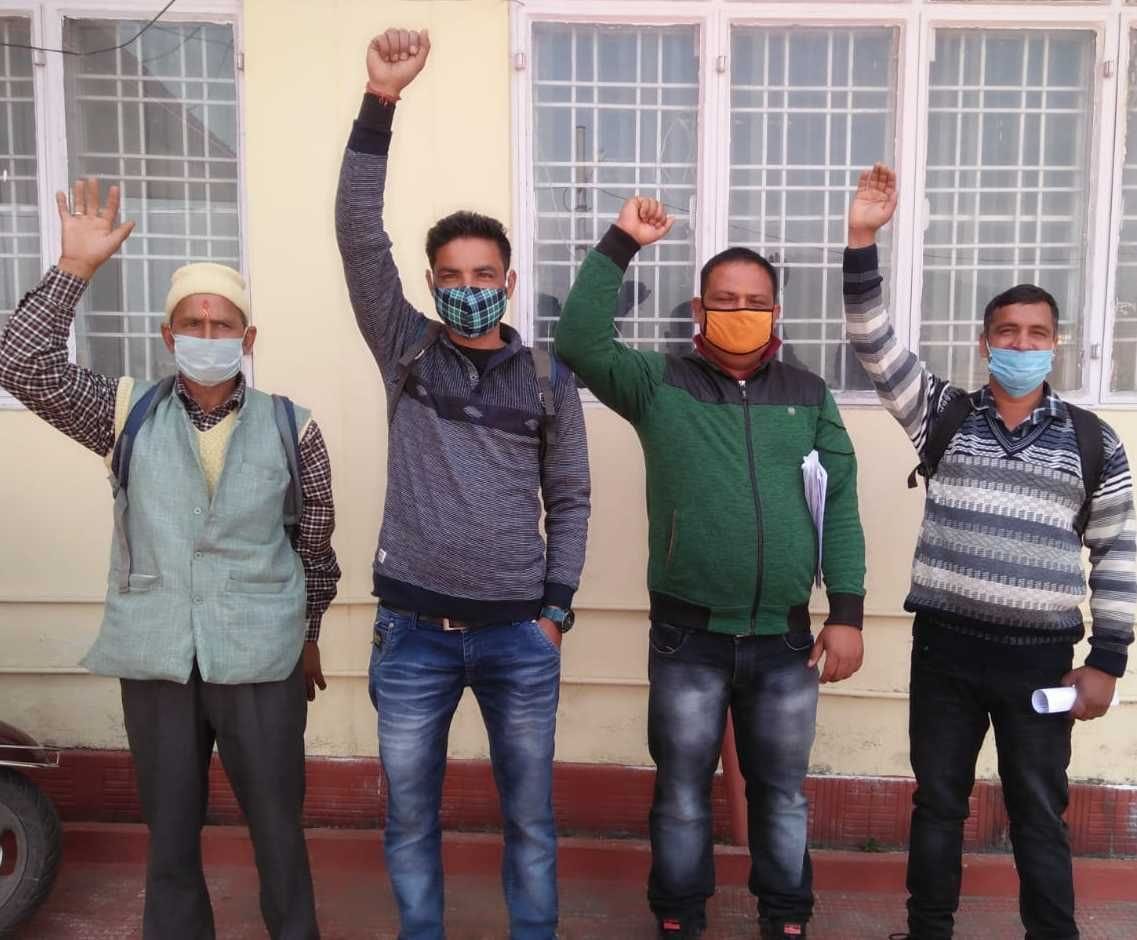 protest against water pipeline survey