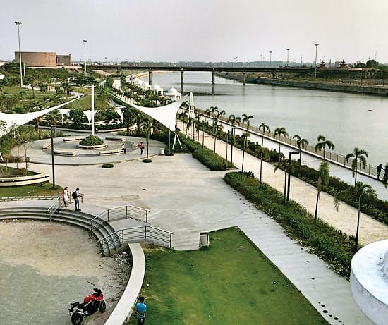 Chief minister give his approval for four lain green corridor to the side of gomti
