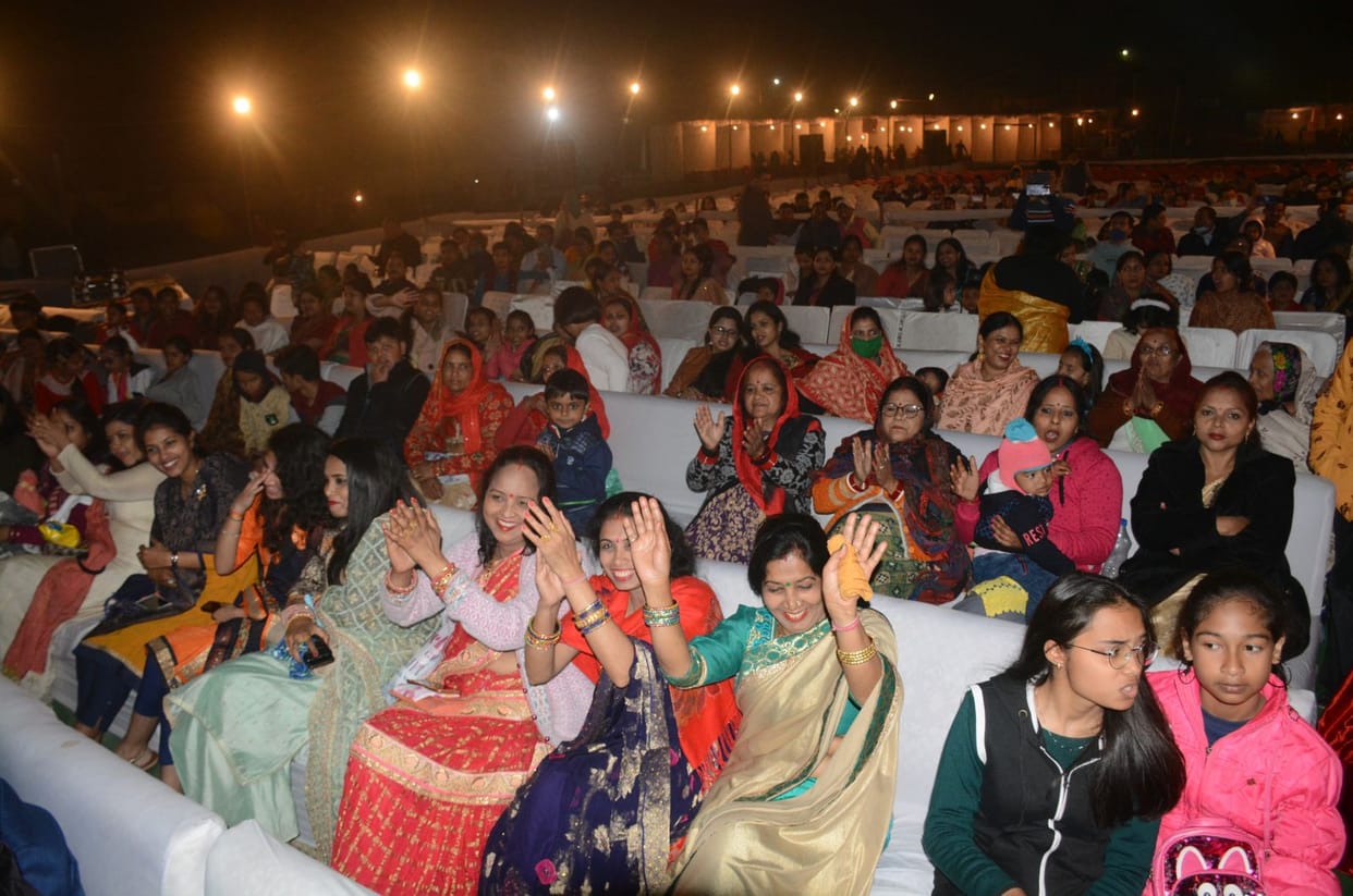 maithili thakur present songs in moradabad at purvanchalvasi event