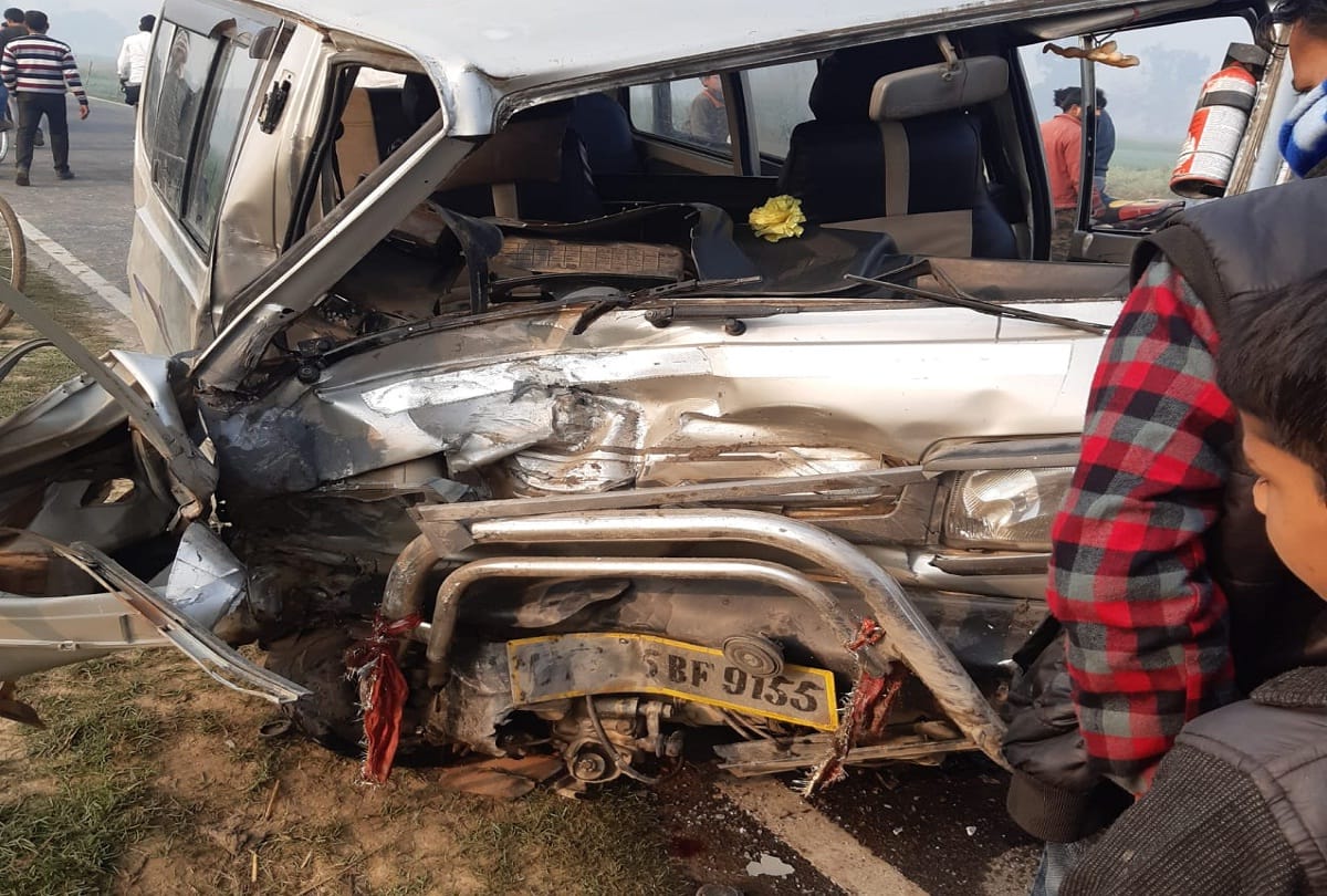 collision between milk van and maruti many people injured hospitalised