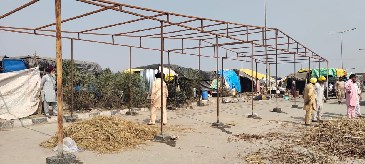 Agitating farmers are now preparing tents by making floors and iron frames
