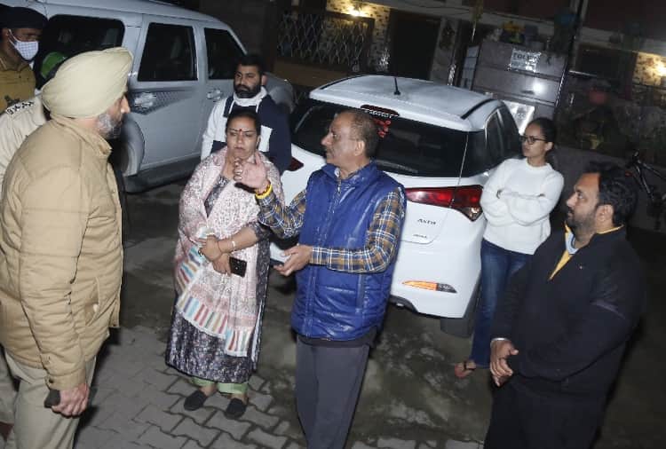 Chandigarh News: Congress Women President Home Firing Chandigarh : Firing on women congress president 