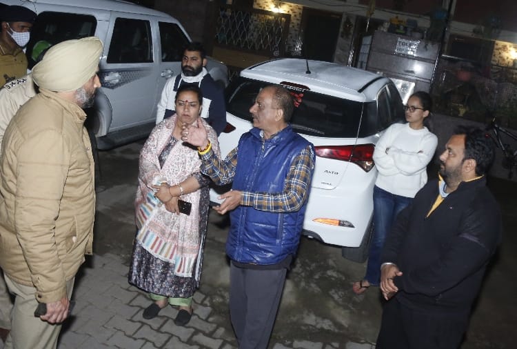 Chandigarh News: Congress Women President Home Firing Chandigarh : Firing on women congress president 