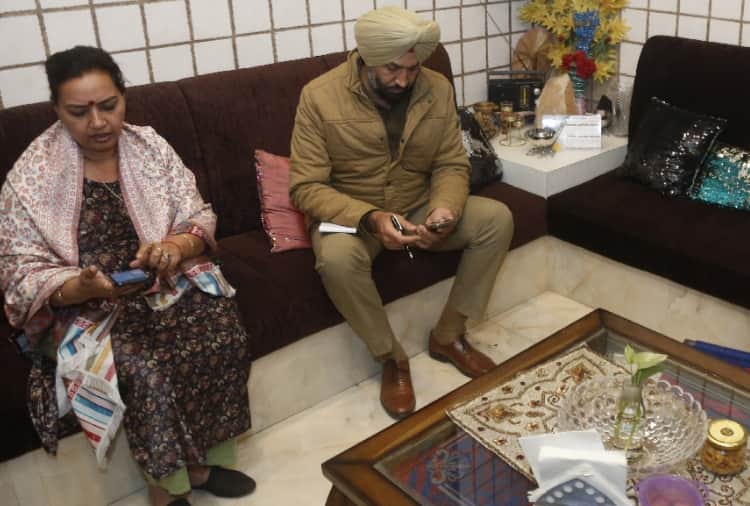 Chandigarh News: Congress Women President Home Firing Chandigarh : Firing on women congress president 