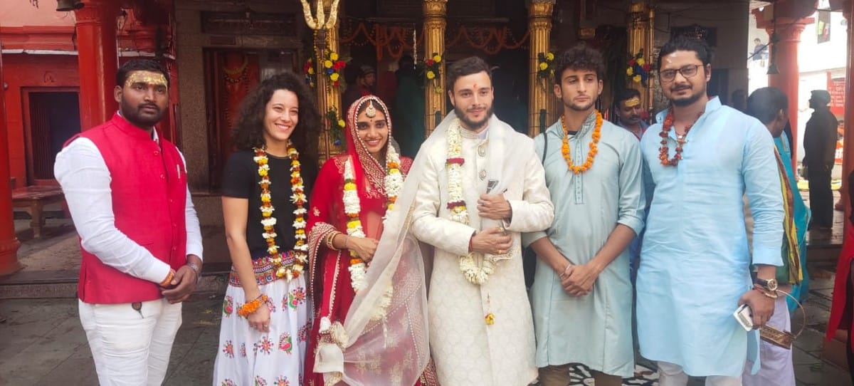 French man roman married to Dharti girl from gujrat in markandey mahadev temple varanasi on valentine day