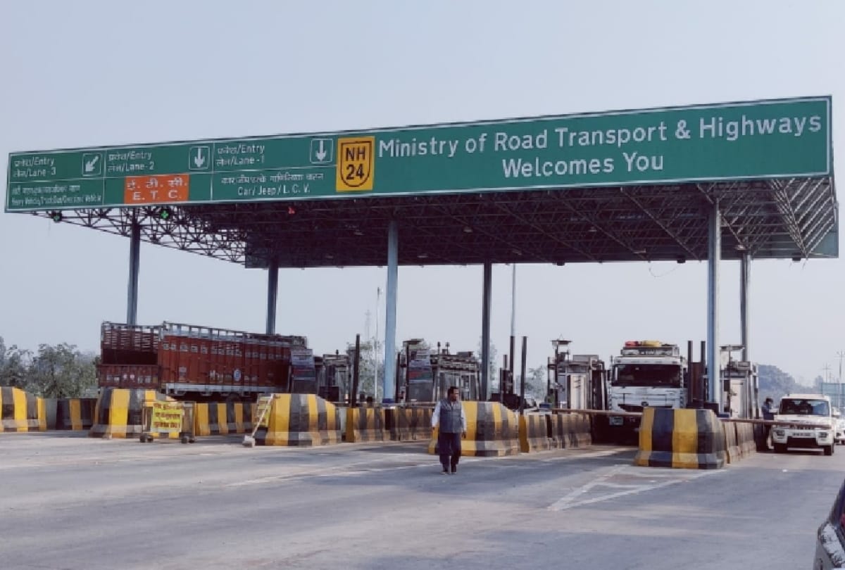 cash lanes closed from midnight at toll plaza