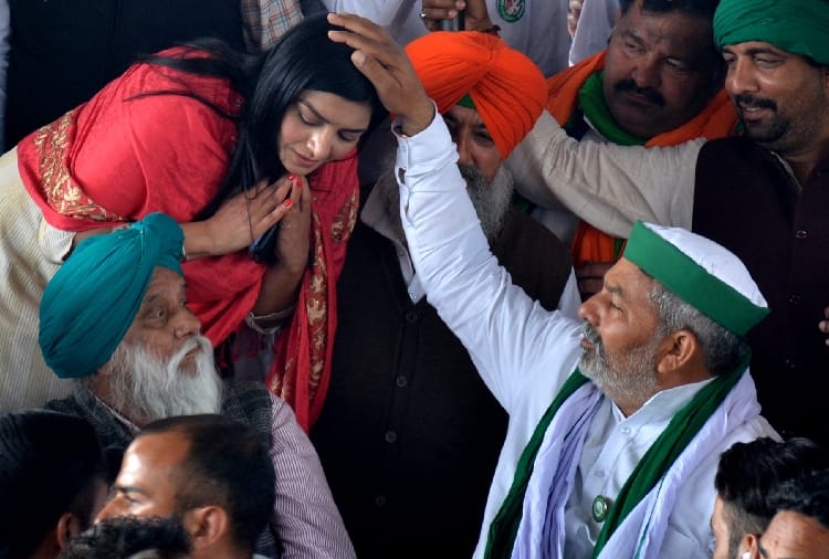 Rakesh Tikait in a new avatar at kisan mahapanchayat at Indri of Haryana