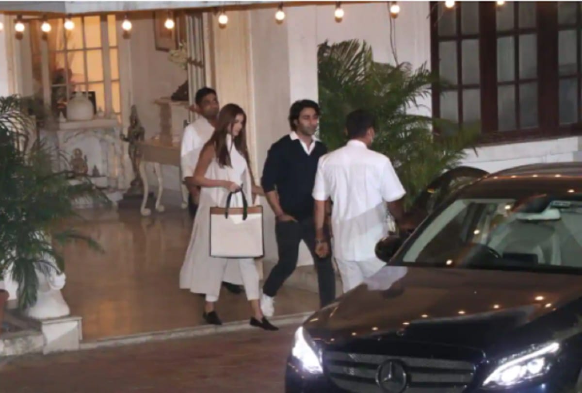 Randhir Kapoor Birthday: Ranbir, kareena trolled for attending Randhir's birthday dinner