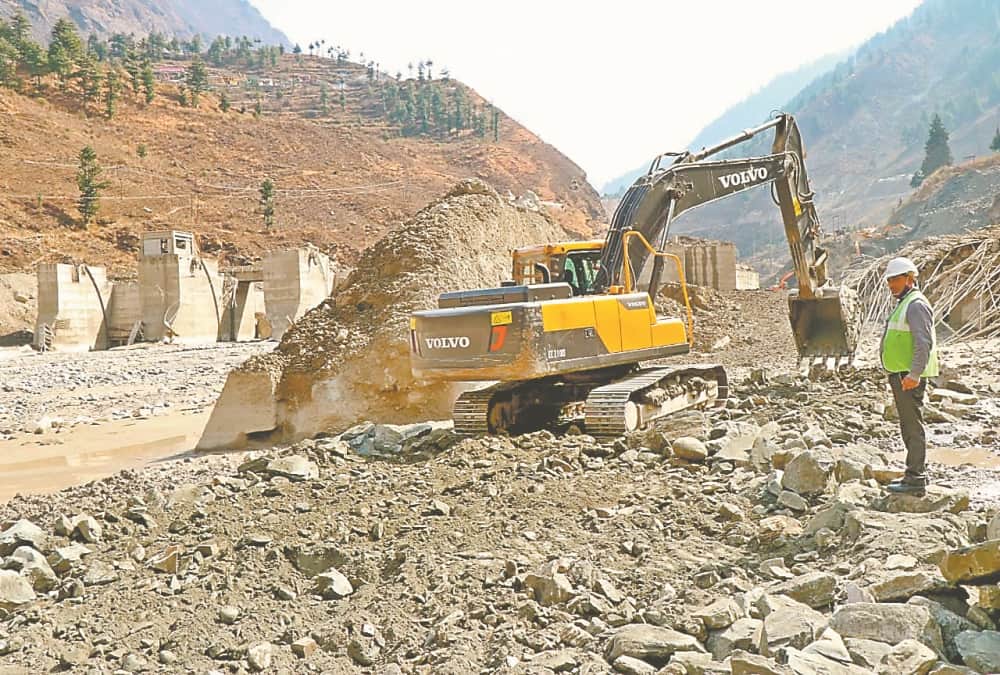 Uttarakhand Chamoli news: Many people may have buried under swamp in barrage site