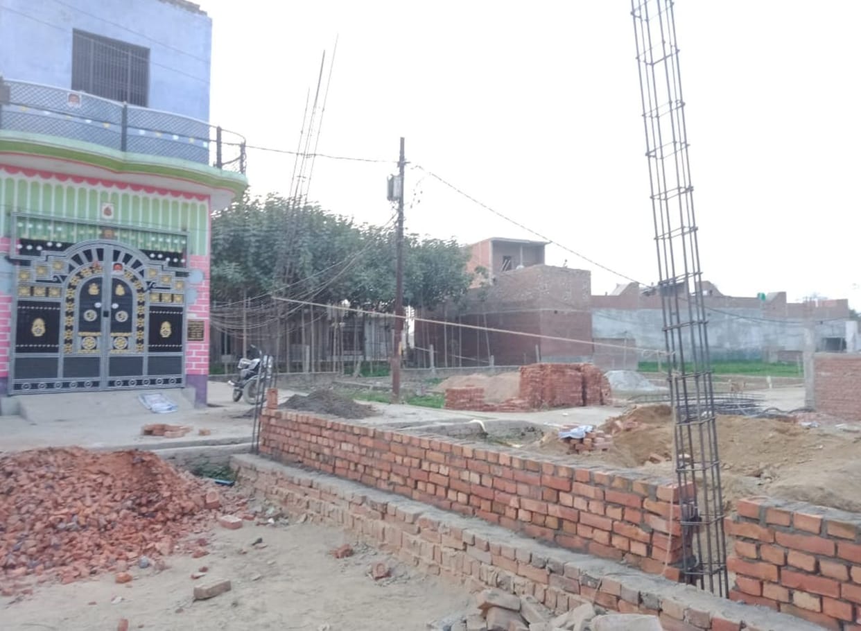 Laborer scorched after touching rebar in power line