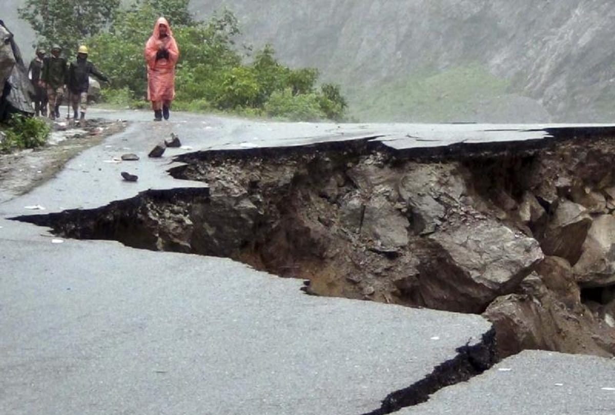 10 people dead and nine missing in Landslides caused by heavy rains in Indonesia