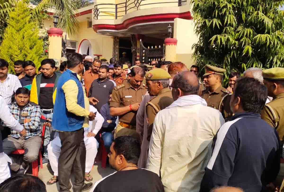 UP: Advocate commit suicide after threatened by Mahoba block chief, lawyer angry over incident