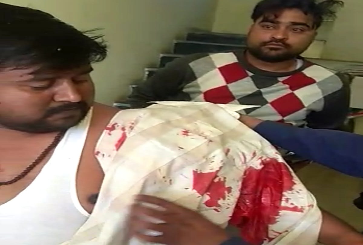 in prayagraj Accountants of toll plazes shot and tried to rob cashmen