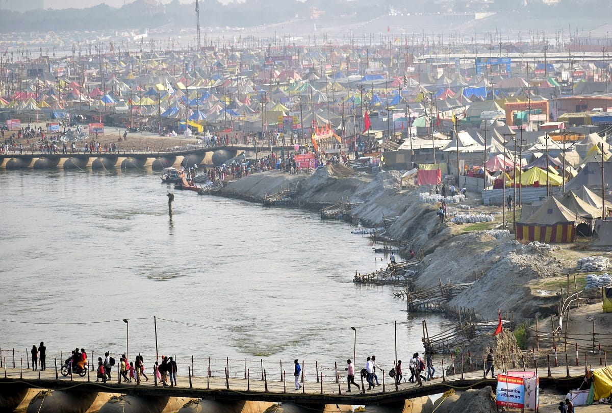 Prayagwal gathering of pilgrims tear apart