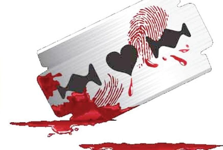A Girl cut her Throat with blade In front of house of lover In Ludhiana