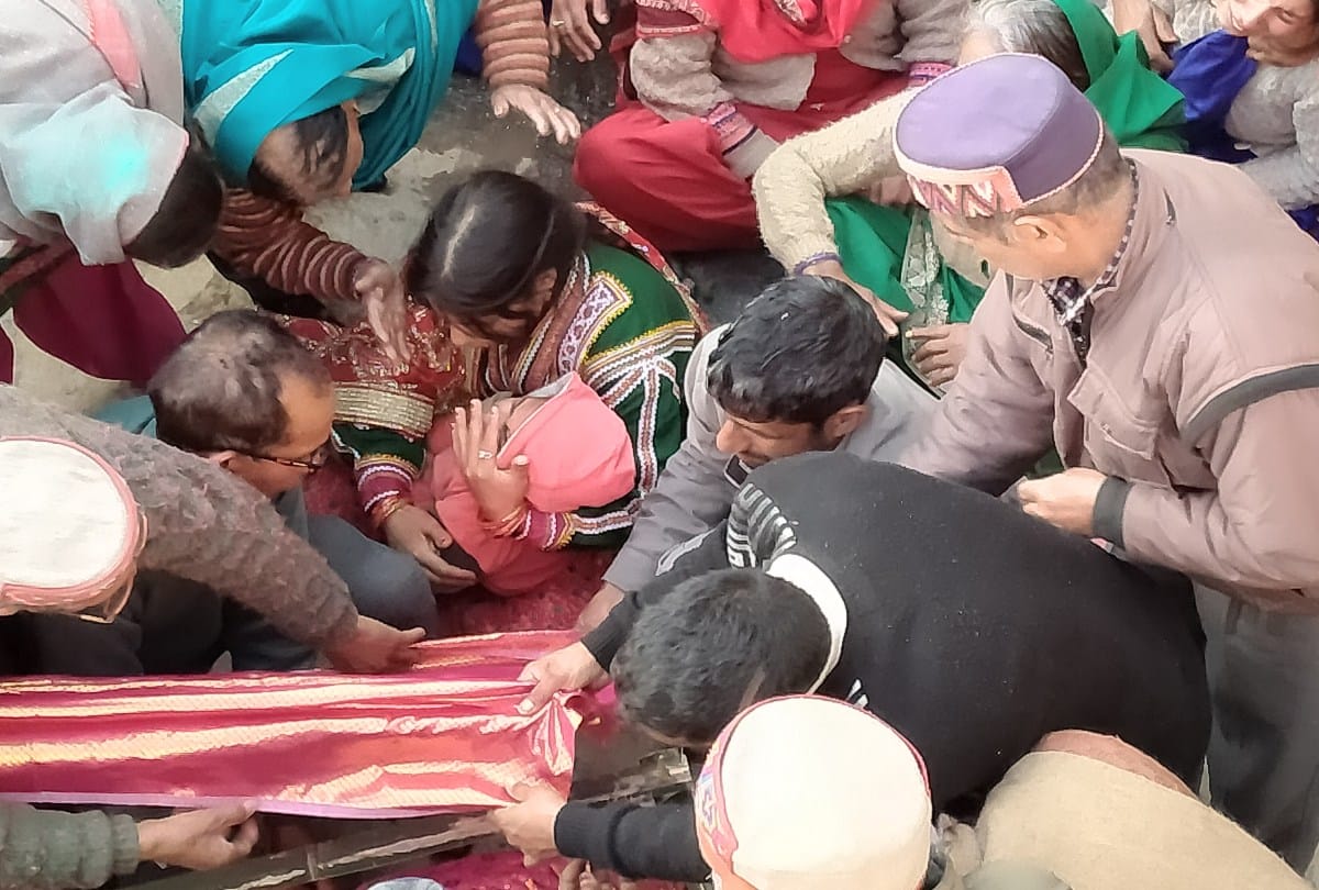 Uttarakhand chamoli disaster update: faimly members started crying when dead body of rakesh kapoor reached home