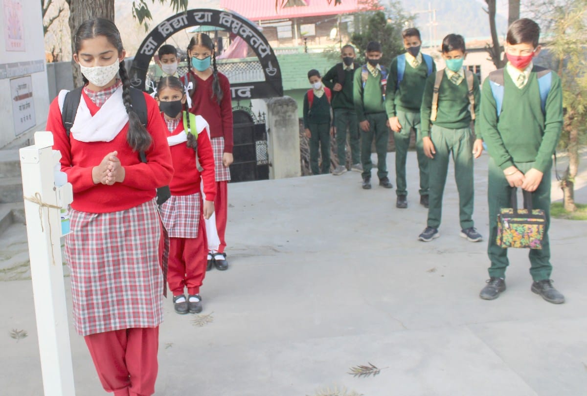 school reopen in himachal, 75 to 90 percent students remain present on first day