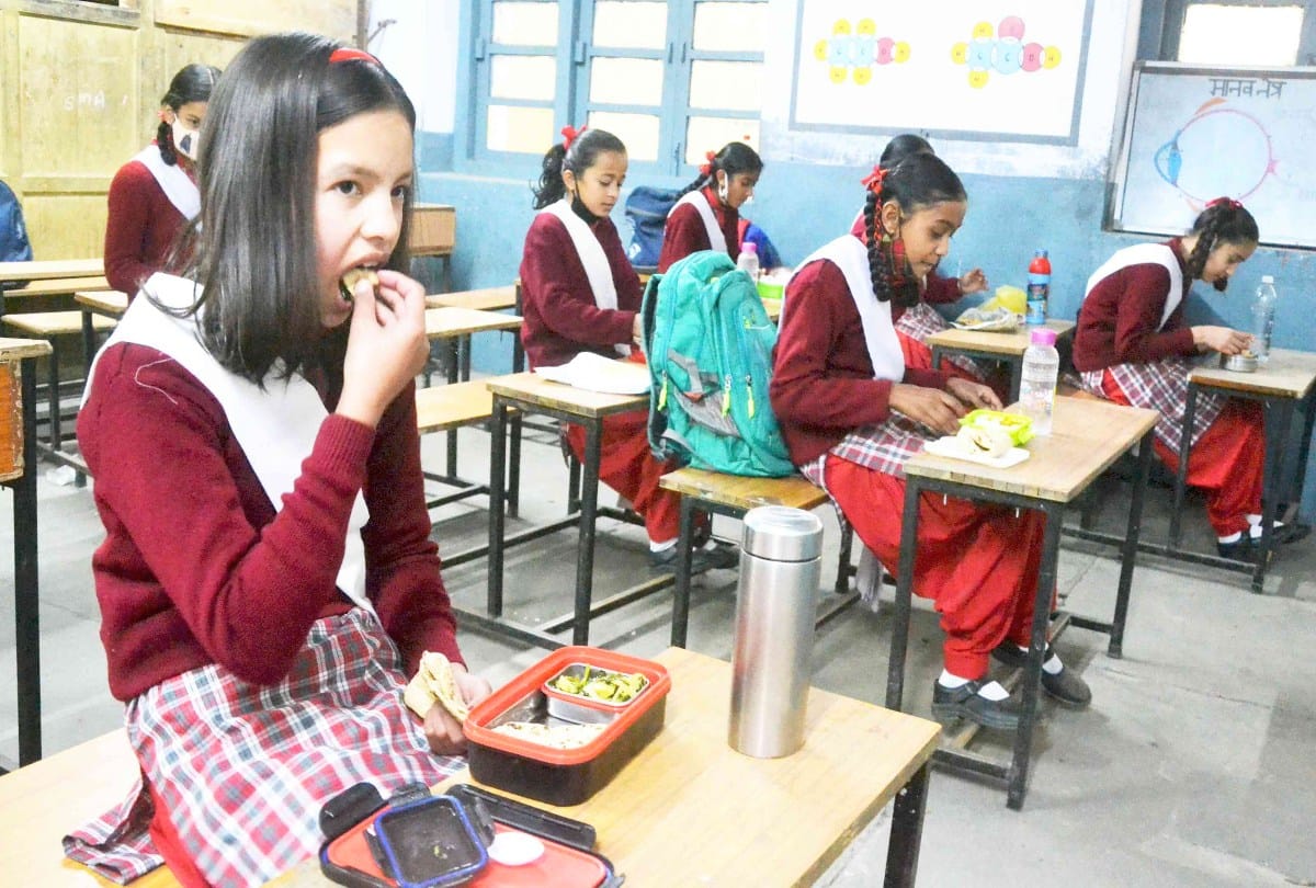 Teachers should be involved in polishing schools, shaping the future of children