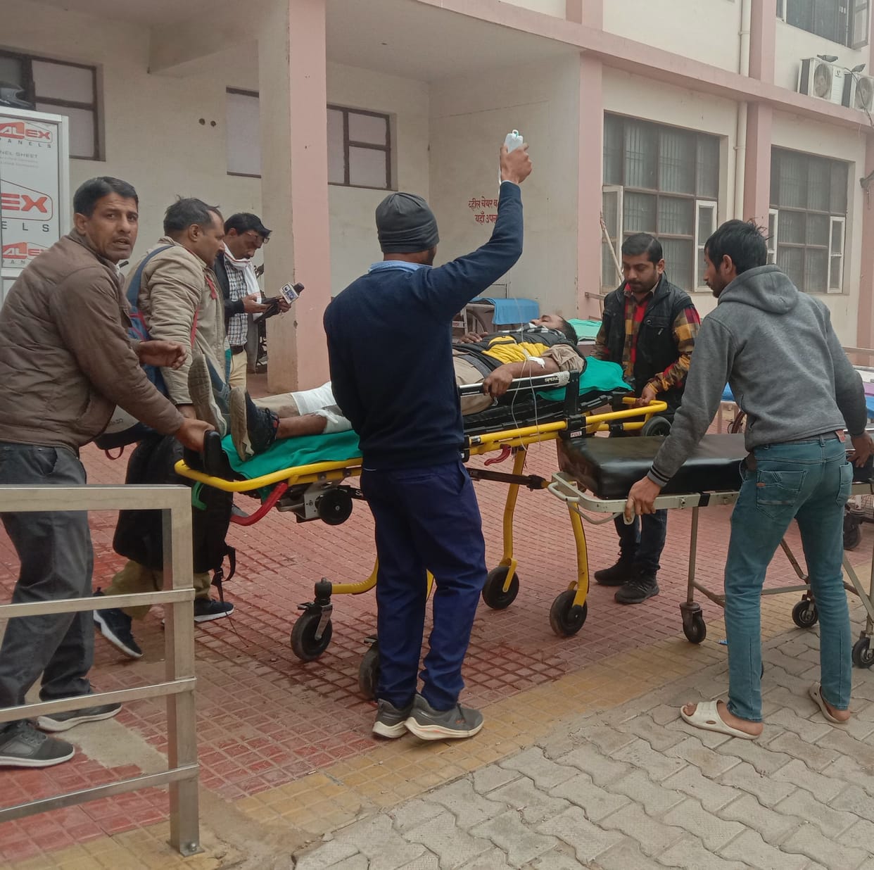 Fog: 12 people injured in three accidents, five referred