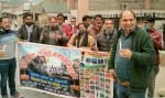 रामपुर में कैंडल मार्च निकालते एनपीएस कर्मचारी।