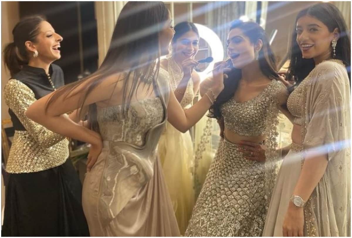 Mira Rajput wife of Shahid Kapoor looks gorgeous as bridesmaid at best friend wedding in Udaipur