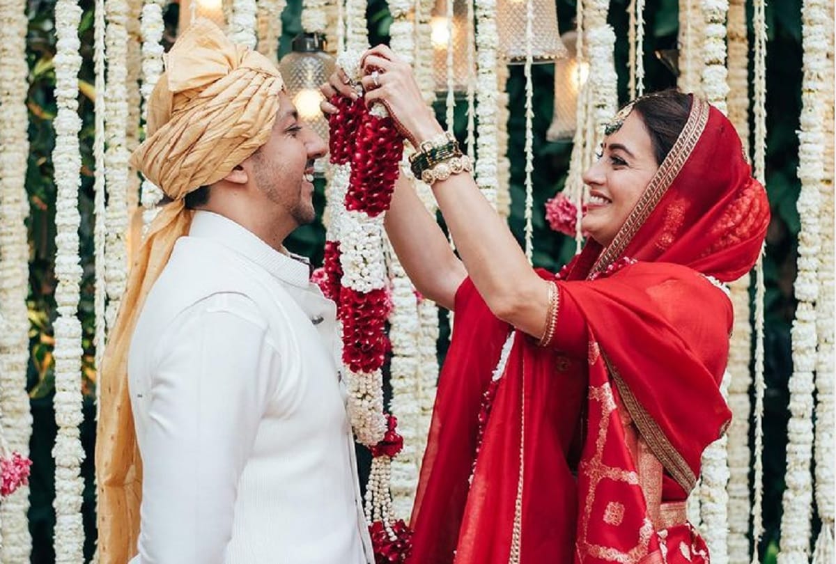 dia ki shadi dia mirza bridal red silk saree inspired by deepika padukone red raw mango silk saree