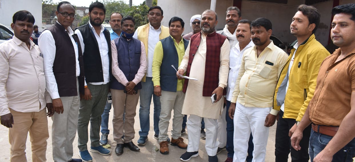 road construction,fathepur news,electicity department,not support,sabhasad went to dm