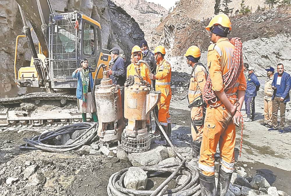 Uttarakhand Chamoli news: Water come out during digging in tapovan tunnel