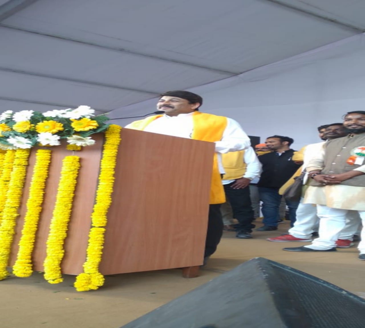 MP Manoj Tiwari Sing songs at the conclusion of the centenary year celebrations of Kashi Vidyapeeth