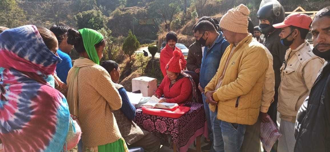 Farmers gathered to take potato seed, got 395 quintal seed against 405 quintal seed approved for the district